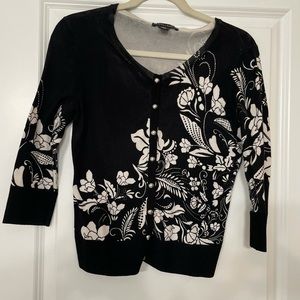 White House Black Market 3/4 sleeve sweater